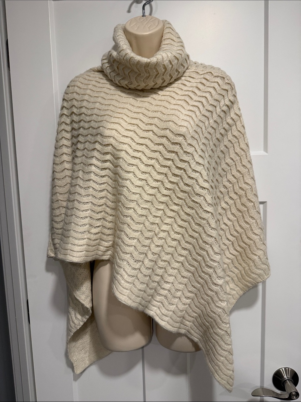 Steve Madden Cream Chevron Knit Turtleneck Cape One Size OSFM Cozy Sweater Wrap